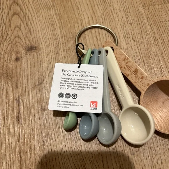 NWT Silicone and Beechwood Measuring Spoon Set - Picture 2 of 3